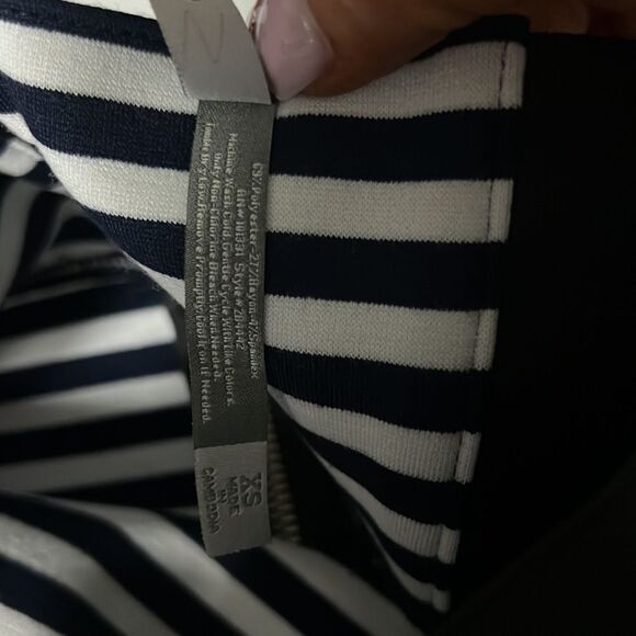 3 FOR $15 🙌🏼 Charlotte Russe Black white striped mini pencil skirt form fitting - Picture 4 of 4